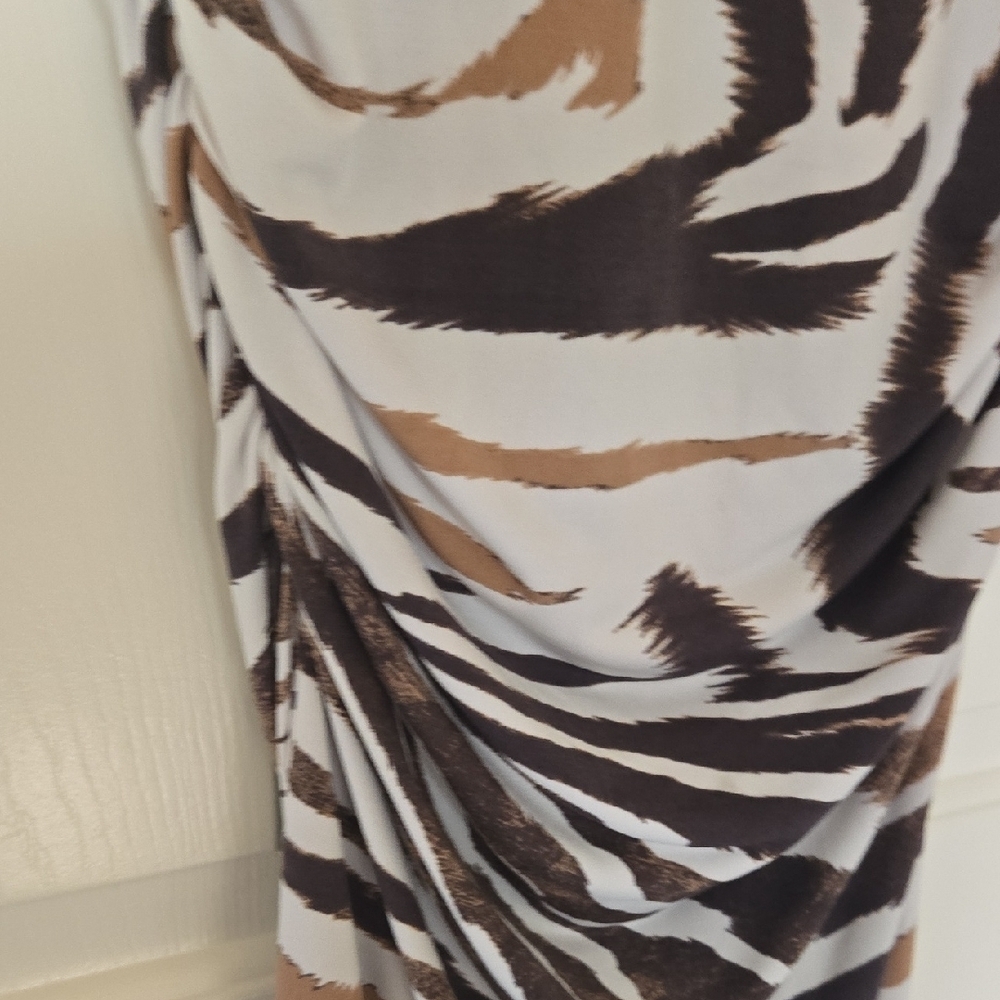 VENUS Black and White Ruched Bodycon Midi Dress - Picture 7 of 11